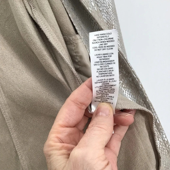Chico’s Women’s Nickey Microsuede Metallic Reptile Print Open Jacket Size 2 - Picture 8 of 8
